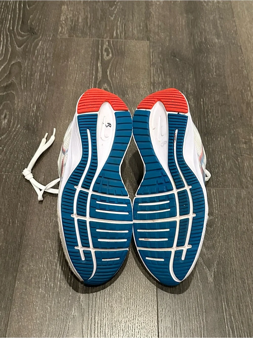 Nike Men’s Quest 5  White Athletic Running Shoes with Blue and Red Accents